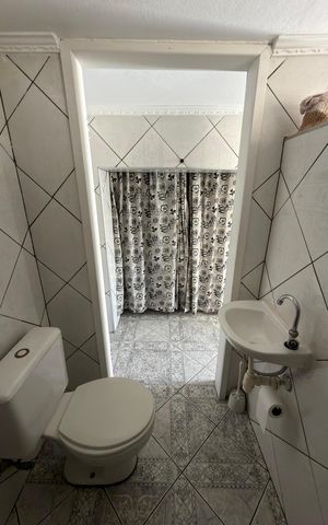 Casa para alugar com 140m², 2 quartos e 2 vagasBanheiro de serviço