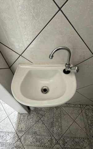 Casa para alugar com 140m², 2 quartos e 2 vagasBanheiro de serviço