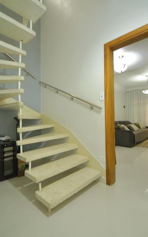 Casa à venda com 175m², 3 quartos e 2 vagasSala