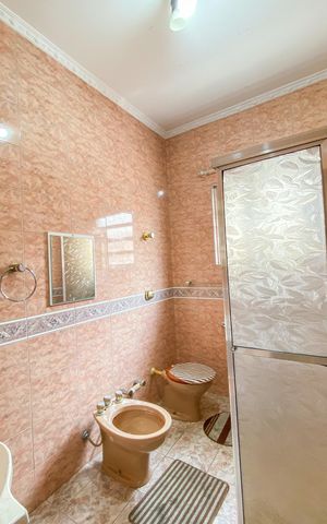 Casa para alugar com 120m², 2 quartos e 2 vagas Casa para alugar com 120m², 2 quartos e 2 vagasBanheiro