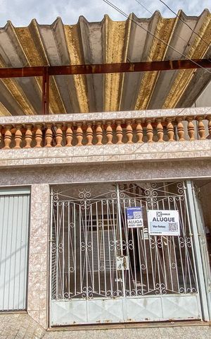 Casa para alugar com 120m², 2 quartos e 2 vagas Casa para alugar com 120m², 2 quartos e 2 vagasFachada