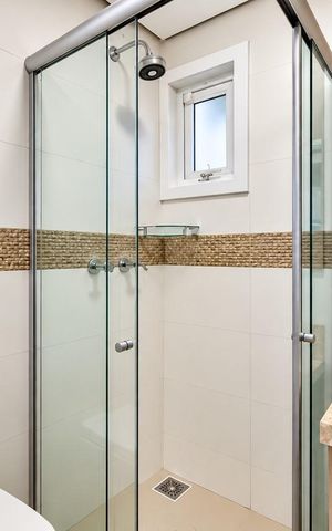 Casa à venda com 317m², 4 quartos e 6 vagas Casa à venda com 317m², 4 quartos e 6 vagasBanheiro social