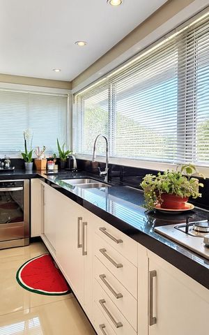 Casa à venda com 317m², 4 quartos e 6 vagas Casa à venda com 317m², 4 quartos e 6 vagasCozinha