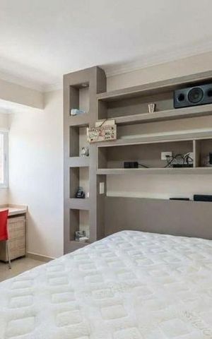 Casa à venda com 317m², 4 quartos e 6 vagas Casa à venda com 317m², 4 quartos e 6 vagasQuarto