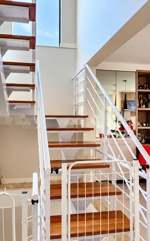 Casa à venda com 317m², 4 quartos e 6 vagas Casa à venda com 317m², 4 quartos e 6 vagasCozinha