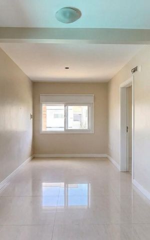 Casa à venda com 317m², 4 quartos e 6 vagas Casa à venda com 317m², 4 quartos e 6 vagasÁrea externa