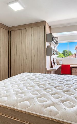 Casa à venda com 317m², 4 quartos e 6 vagas Casa à venda com 317m², 4 quartos e 6 vagasQuarto