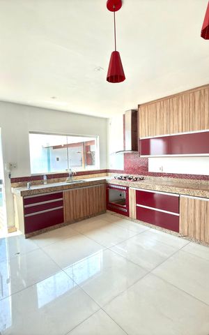 Casa para alugar com 250m², 3 quartos e 7 vagas Casa para alugar com 250m², 3 quartos e 7 vagasCozinha e Área de Serviço