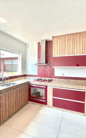 Casa para alugar com 250m², 3 quartos e 7 vagas Casa para alugar com 250m², 3 quartos e 7 vagasCozinha e Área de Serviço