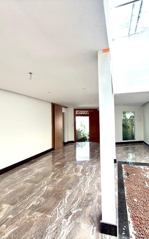 Casa para alugar com 250m², 3 quartos e 7 vagas Casa para alugar com 250m², 3 quartos e 7 vagasSala