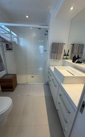 Apartamento à venda com 127m², 3 quartos e 1 vaga Apartamento à venda com 127m², 3 quartos e 1 vagaBanheiro 2