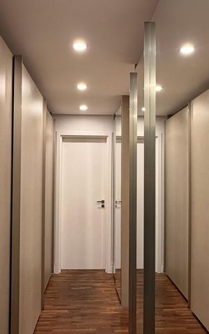 Apartamento à venda com 250m², 4 quartos e 4 vagas Apartamento à venda com 250m², 4 quartos e 4 vagasCloset