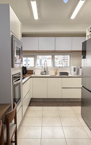 Apartamento à venda com 250m², 4 quartos e 4 vagas Apartamento à venda com 250m², 4 quartos e 4 vagasCozinha