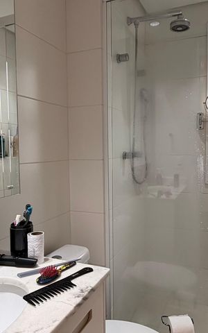 Apartamento à venda com 250m², 4 quartos e 4 vagas Apartamento à venda com 250m², 4 quartos e 4 vagasBanheiro suite 3