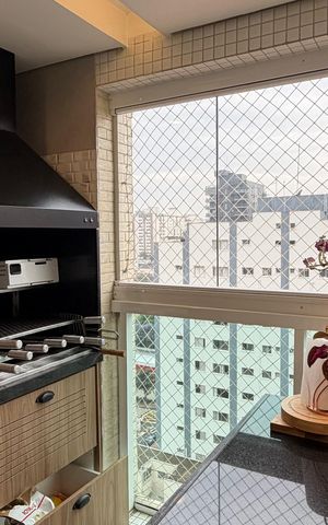 Apartamento à venda com 250m², 4 quartos e 4 vagas Apartamento à venda com 250m², 4 quartos e 4 vagasVaranda