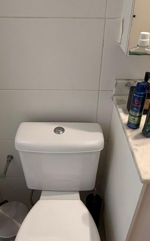 Apartamento à venda com 250m², 4 quartos e 4 vagas Apartamento à venda com 250m², 4 quartos e 4 vagasBanheiro suite 2