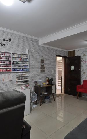 Casa à venda com 160m², 3 quartos e 2 vagasSala