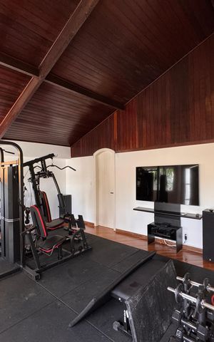 Casa de condomínio para alugar com 1003m², 7 quartos e 4 vagas Casa de condomínio para alugar com 1003m², 7 quartos e 4 vagasAcademia