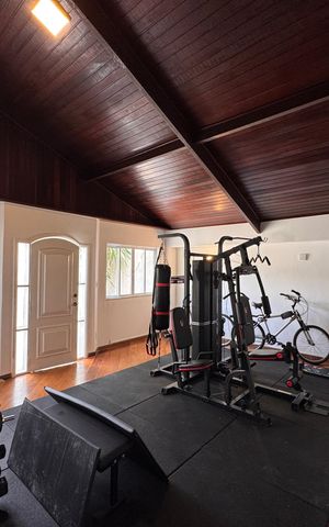 Casa de condomínio para alugar com 1003m², 7 quartos e 4 vagas Casa de condomínio para alugar com 1003m², 7 quartos e 4 vagasAcademia