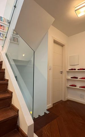Casa de condomínio para alugar com 1003m², 7 quartos e 4 vagas Casa de condomínio para alugar com 1003m², 7 quartos e 4 vagasEscada