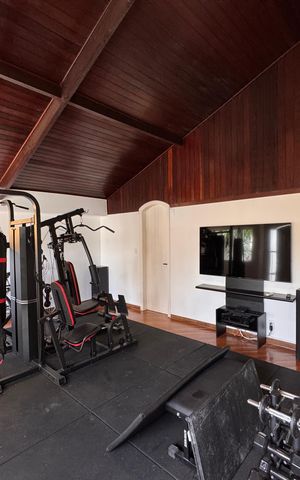 Casa de condomínio para alugar com 1003m², 7 quartos e 4 vagas Casa de condomínio para alugar com 1003m², 7 quartos e 4 vagasAcademia