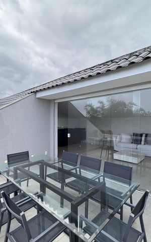 Casa de condomínio para alugar com 1003m², 7 quartos e 4 vagas Casa de condomínio para alugar com 1003m², 7 quartos e 4 vagasVaranda