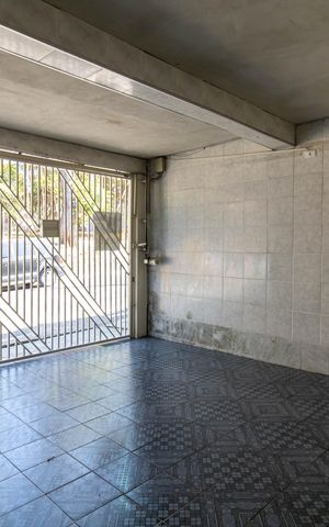 Casa à venda com 200m², 2 quartos e 3 vagas Casa à venda com 200m², 2 quartos e 3 vagasGaragem