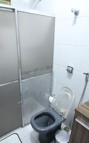 Casa à venda com 200m², 4 quartos e 3 vagasBanheiro 1