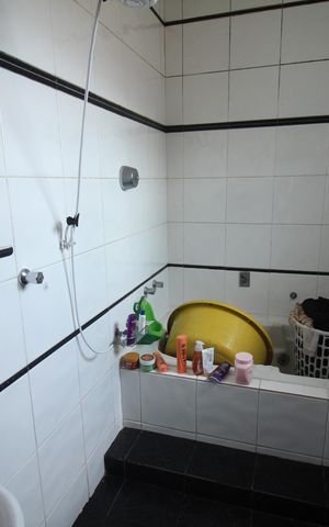 Casa à venda com 200m², 4 quartos e 3 vagasBanheiro 2