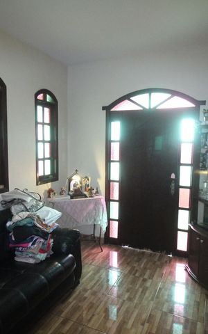 Casa à venda com 200m², 4 quartos e 3 vagasSala