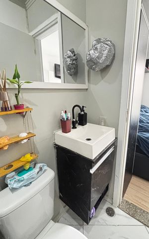 Apartamento à venda com 55m², 2 quartos e 2 vagas Apartamento à venda com 55m², 2 quartos e 2 vagasBanheiro da Suíte