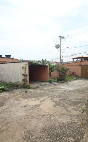 Casa à venda com 450m², 3 quartos e 5 vagasQuintal