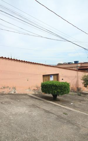 Casa à venda com 450m², 3 quartos e 5 vagasFachada / Plaquinha Instalada 30/09/2026 DSUH-236