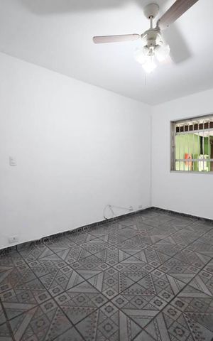 Casa para alugar com 70m², 2 quartos e 2 vagasSala