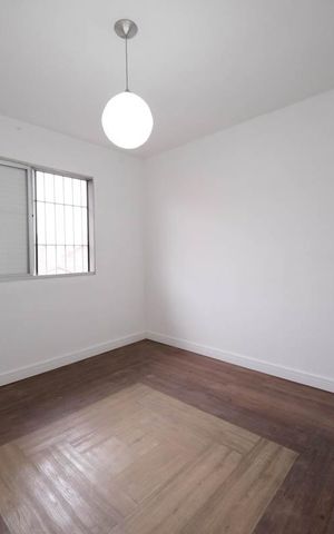 Casa para alugar com 70m², 2 quartos e 2 vagasQuarto 1