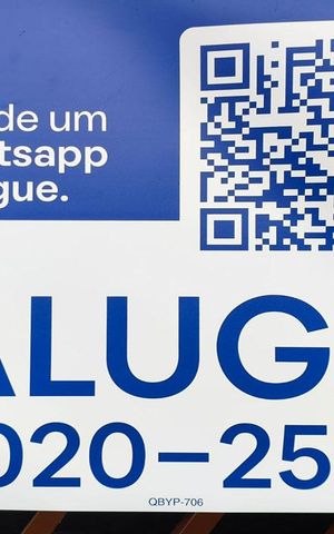 Casa para alugar com 70m², 2 quartos e 2 vagas Casa para alugar com 70m², 2 quartos e 2 vagasFachada