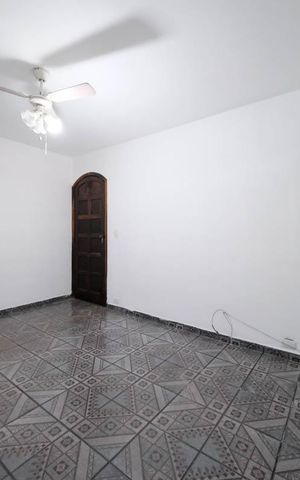 Casa para alugar com 70m², 2 quartos e 2 vagasSala