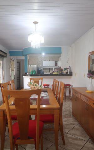 Casa à venda com 70m², 3 quartos e 5 vagasSala