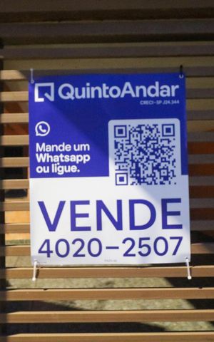 Casa à venda com 172m², 3 quartos e 2 vagas Casa à venda com 172m², 3 quartos e 2 vagasPlaca instalada em 30/09/2026 com o código PXZV-50