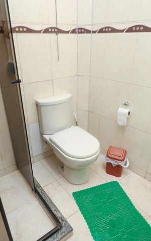 Casa à venda com 172m², 3 quartos e 2 vagas Casa à venda com 172m², 3 quartos e 2 vagasBanheiro Social
