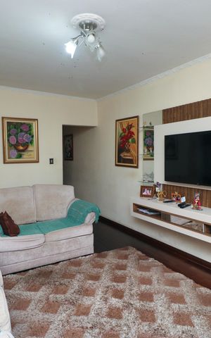 Casa à venda com 172m², 3 quartos e 2 vagas Casa à venda com 172m², 3 quartos e 2 vagasSala