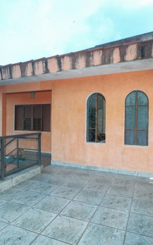 Casa à venda com 172m², 3 quartos e 2 vagas Casa à venda com 172m², 3 quartos e 2 vagasQuintal