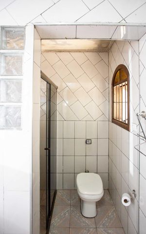 Casa para alugar com 198m², 3 quartos e 2 vagasBanheiro 1