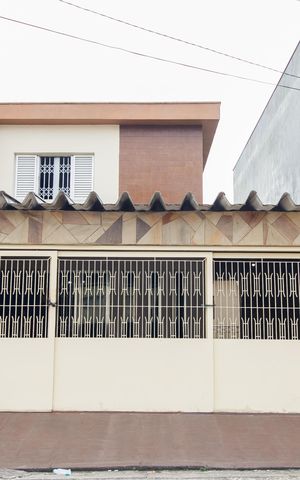 Casa para alugar com 100m², 2 quartos e 2 vagas Casa para alugar com 100m², 2 quartos e 2 vagasFachada
