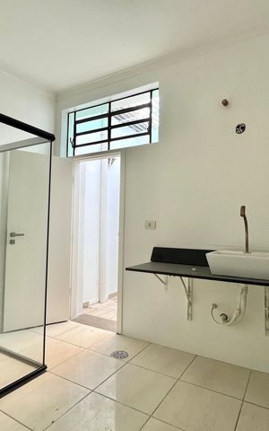 Casa à venda com 400m², 3 quartos e 6 vagasBanheiro da Suíte 1
