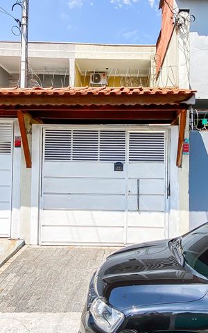 Casa à venda com 83m², 2 quartos e 2 vagas Casa à venda com 83m², 2 quartos e 2 vagasFachada