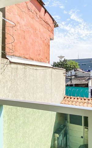 Casa à venda com 83m², 2 quartos e 2 vagas Casa à venda com 83m², 2 quartos e 2 vagasVaranda