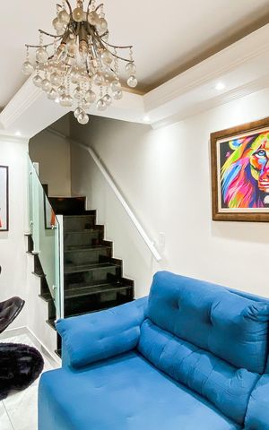 Casa à venda com 83m², 2 quartos e 2 vagas Casa à venda com 83m², 2 quartos e 2 vagasSala