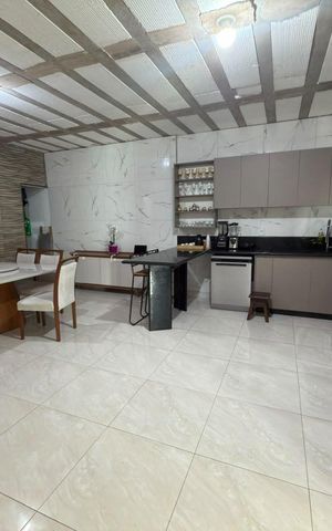 Casa à venda com 250m², 3 quartos e 4 vagas
