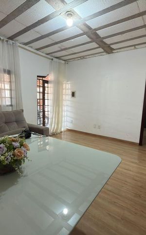 Casa à venda com 250m², 3 quartos e 4 vagas